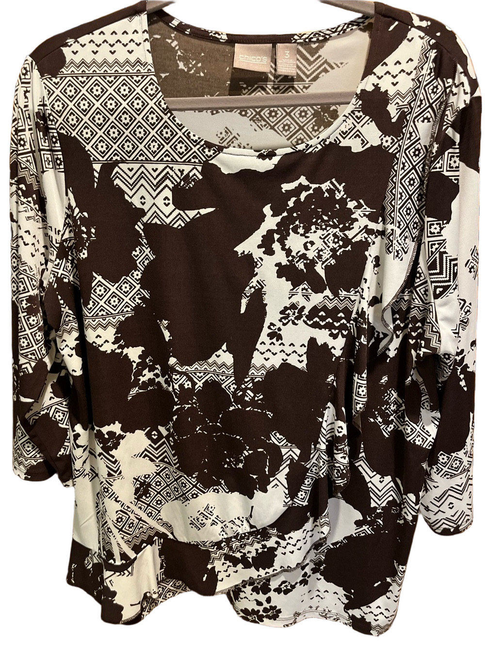 21. WOMENS CHICO’S 3/XL DETAIL TOP